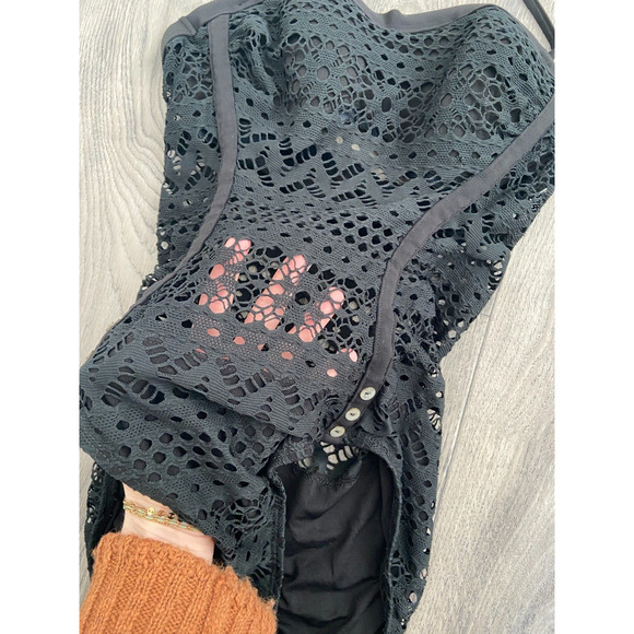 Robin Piccone One-Piece Swimsuit Women's 6 Black Penelope Crochet Overlay - Picture 4 of 6